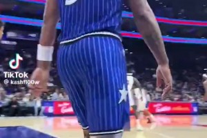 場邊球迷喊話班凱羅：你再得兩分，我收米！班凱羅：季前賽就賭？