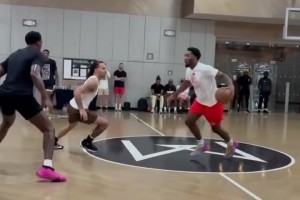 太橫了！米切爾這身體素質(zhì)配上這速率，簡直是進(jìn)攻大殺器！