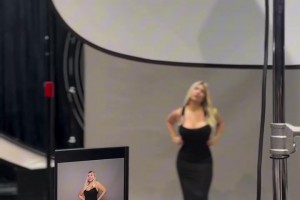 烈焰紅唇！阿爾巴尼亞女主持大秀性感身材，這一抹紅真好看??