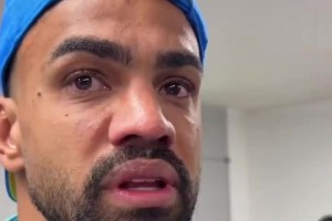 兩次失誤導(dǎo)致球隊被逆轉(zhuǎn)！布魯諾賽后采訪時雙眼泛紅向球迷道歉