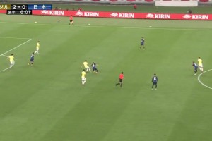 演都不演了故意送？布魯諾禁區(qū)離譜送禮，南野拓實破門扳回一城