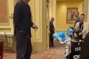 忍俊不禁！當機器人遇上姚明會是怎樣畫面？竟想打一場拳擊？??