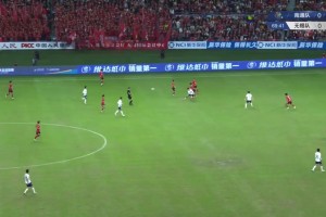 蘇超球員不惜冒受傷風險對腳，央視解說嘉遠贊嘆：雙方真拼啊??