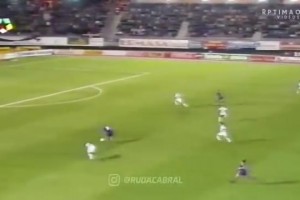 統(tǒng)治級的賽場表現(xiàn)！大羅巴薩時期精彩進球集錦！門將的噩夢~