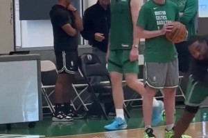 驚！前尼克斯主帥錫伯杜現(xiàn)身凱爾特人訓(xùn)練場(chǎng)！這是要搞事情？