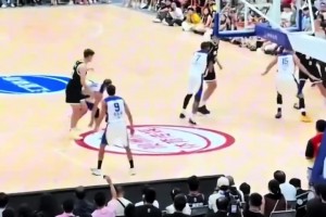 解說依力談周鵬肘擊對手：這是非常惡劣，違反體育道德精神的動作