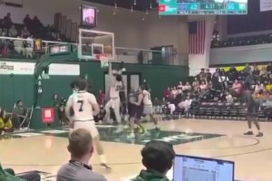 這對抗+腳步！王俊杰左手挑籃&連續(xù)滯空上籃??生涯新高23分