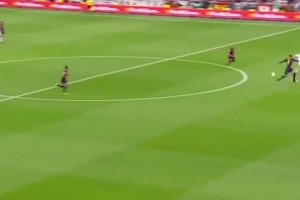 勞塔羅用意大利國粹手勢瘋狂嘲諷孔蒂，孔蒂在場邊不甘示弱??