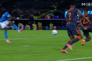 國米防守一言難盡！內(nèi)雷斯做球，安古伊薩奔襲破門