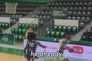 鶴立雞群！看看15歲的文班是怎么打球的，真是瞎眼可見的天賦??！