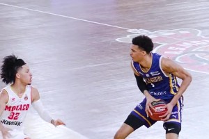 文班亞馬這天賦真讓人驚掉下巴！投完三分，還能直接沖進去補扣！