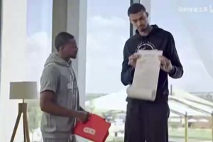 小狐貍和文班互動！馬刺球員的零售超市廣告！誰的演技最好？