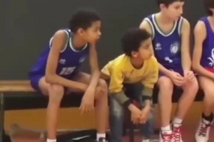 為籃球而生！9歲接近1米8的文班同年齡段降維打擊！