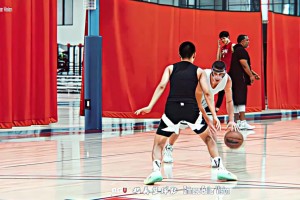 趙維倫單挑NBA超六普理查德，技術(shù)還是很細(xì)膩的