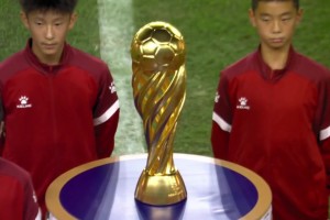 熠熠生輝！“蘇超”冠軍金杯率先亮相南京奧體迎接決戰(zhàn)時刻??