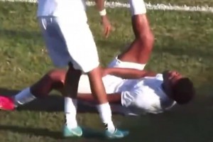 不會(huì)siu有風(fēng)險(xiǎn)??！巴西球員模仿C羅慶祝時(shí)受傷