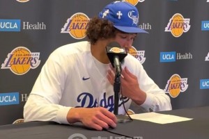 海斯：能多進(jìn)些三分當(dāng)然不錯！但我更專注于組織+防守來助隊(duì)取勝