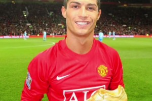 2008年，C羅在英超聯(lián)賽中以31個(gè)進(jìn)球奪得金靴獎(jiǎng)??