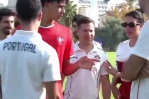 這就是C羅喜歡喬治娜的原因！對(duì)待迷你羅視如己出??