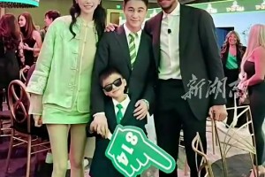 逆天大長腿搶鏡！綠軍股東何猷君與女友奚夢瑤出席球隊慈善晚宴