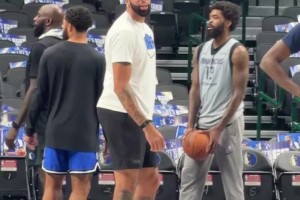 達(dá)拉斯的伙食這么好嗎？怎么濃眉胖成這個(gè)樣子了？??