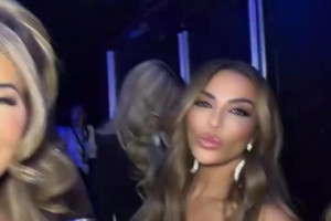 皮蓬前妻與一眾閨蜜一起合影，阿姨們都穿得很性感啊??