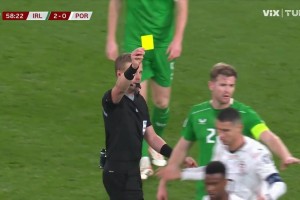 【集錦】世預(yù)賽-C羅報(bào)復(fù)性肘擊染紅 葡萄牙0-2愛爾蘭無緣提前出線