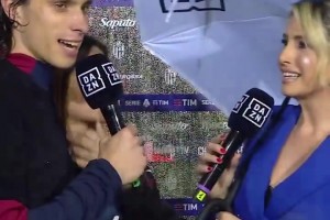 卡拉菲奧里女友標(biāo)記領(lǐng)地的視頻，看一次笑一次??