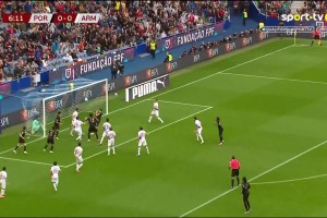 VAR確認(rèn)進(jìn)球有效！B費(fèi)任意球被撲，維加補(bǔ)射助葡萄牙1-0領(lǐng)先