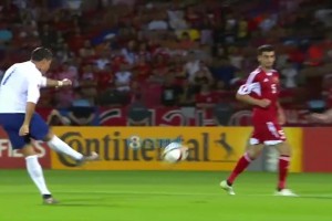 當(dāng)年遭亞美尼亞球迷喊梅西！C羅神級停球+世界波戴帽回應(yīng)