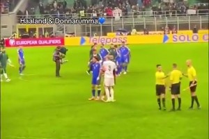 悲喜兩重天！哈蘭德賽后擁抱安慰多納魯馬，之后才加入挪威慶祝！