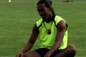 他真的能做到嗎？名場面：當年小羅連續(xù)四次擊中橫梁完整版！