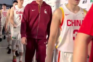 小吧現(xiàn)場實拍：中國男籃惜敗 球員們面無表情苦澀退場！