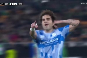 神仙球！烏德勒支前鋒米格爾中場(chǎng)直接吊射攻破貝蒂斯！