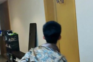 這個真牛X！小伙在家模仿喬丹經(jīng)典招式，真是有模有樣??！