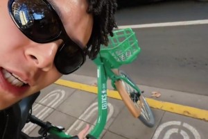 怎么掃到一輛凱爾特人共享單車？？？