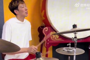 還有這本事？周琦還敲上架子鼓了！