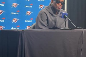 領(lǐng)先21分差點被逆轉(zhuǎn)！亞歷山大：學(xué)會從容應(yīng)對困境、頂住壓力！