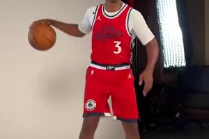 重返老東家時他真的很開心??保羅此前拍攝快船定妝照咧嘴大笑！