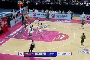 這彈速！郭昊文快攻中突然起飛隔人暴扣！