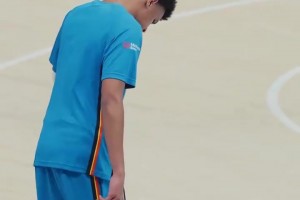 足球才是真正的熱愛？吉昂賽前熱身繼續(xù)花式顛籃球！