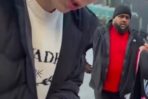 多倫多球迷等瀚森簽名等了1個小時！瀚森：都是哥都是哥??