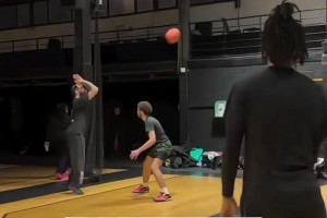 歷史級(jí)別的出手詭異度和速度！