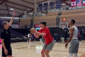 楊瀚森賽前投籃熱身，備戰(zhàn)今日發(fā)展聯(lián)盟比賽！