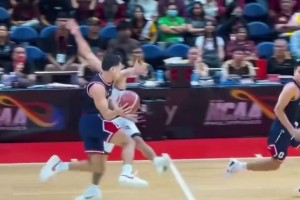 懂球的吧友看看，這球是不是走步了？??