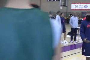 泰倫·盧訓(xùn)練中怒噴保羅完整版視頻：保羅覺得快船訓(xùn)練有問題，并通過哈登轉(zhuǎn)達給盧指導(dǎo)