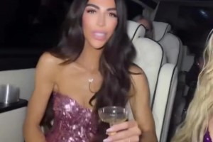 皮蓬前妻與閨蜜們自拍，這嘴唇是去做了豐唇嗎？??