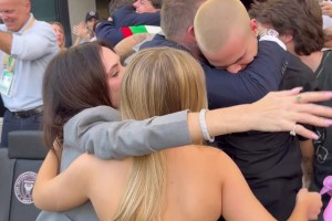 哨響時刻貝克漢姆一家慶祝奪冠，小貝真帥&小七也長大漂亮了