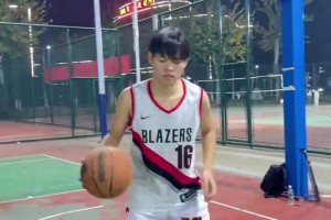 這小伙模仿楊瀚森什么水平？你別說，這腳步還挺像回事??