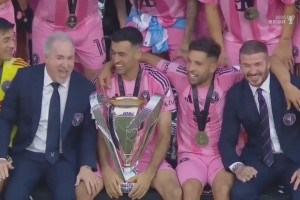 老男孩完美謝幕！奪冠慶祝布斯克茨與阿爾巴C位，身旁是老板！